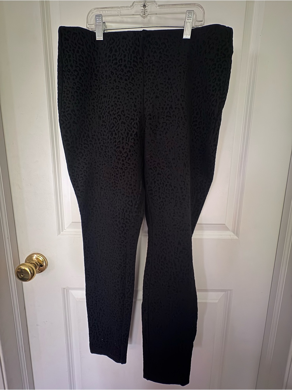 Nanette size medium Black Textured Slim Ponte Pants